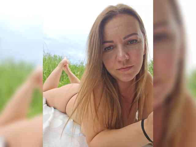 MilaSavory webcam