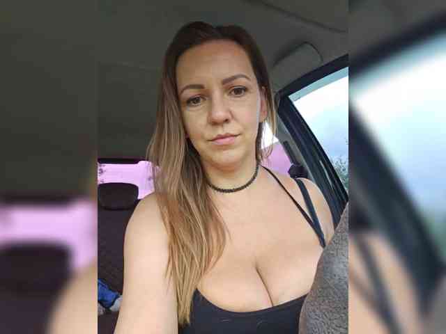 MilaSavory webcam