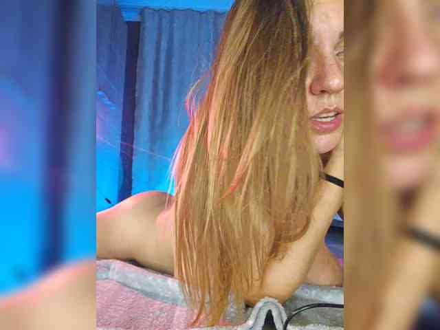 MilaSavory webcam