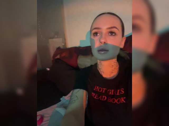 OriginalHOOLi's BongaCams show and profile