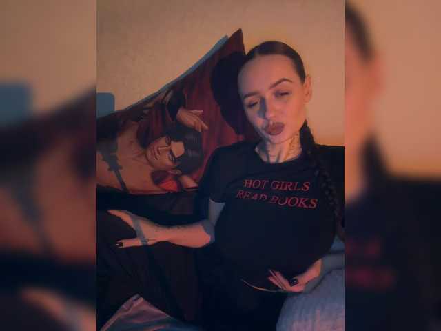 OriginalHOOLi's BongaCams show and profile