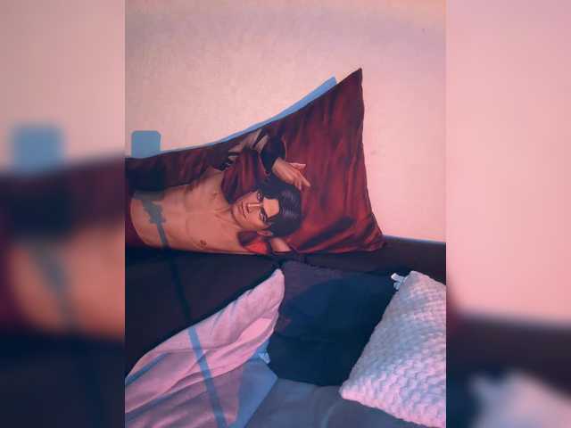 OriginalHOOLi's BongaCams show and profile