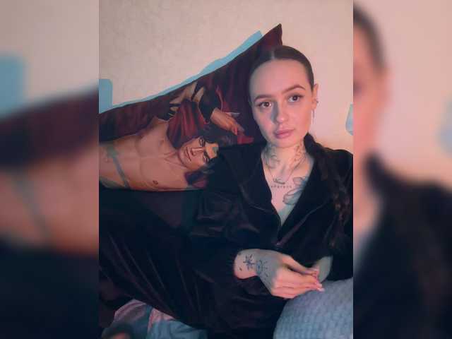 OriginalHOOLi's BongaCams show and profile