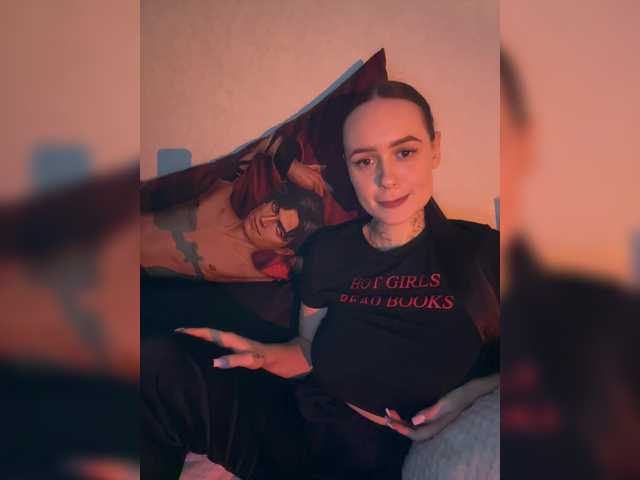 OriginalHOOLi's BongaCams show and profile