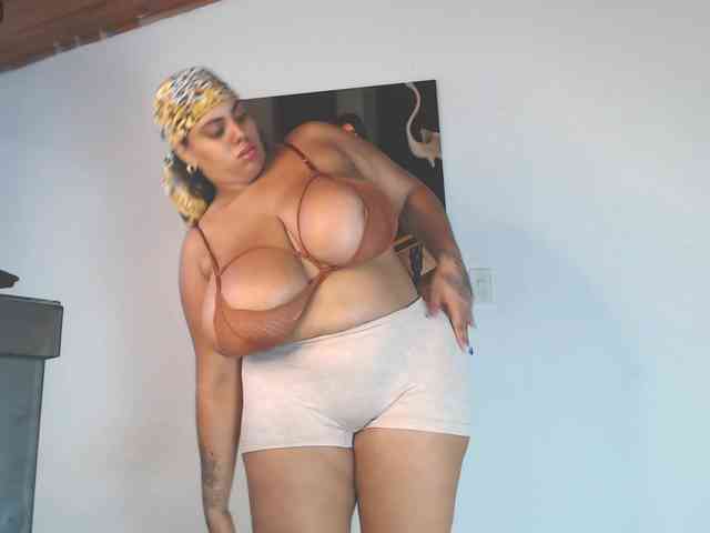 AdelaMorales webcam
