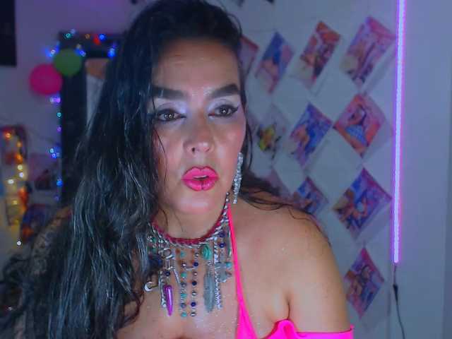 vanesaalatina's BongaCams show and profile