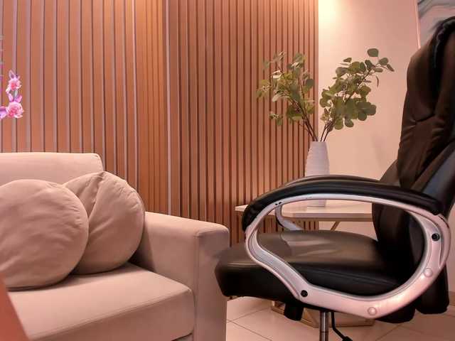 JuanitaClay's BongaCams show and profile