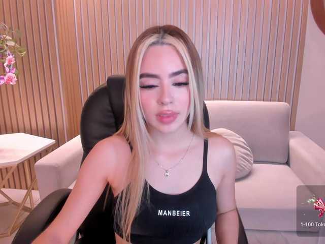 JuanitaClay's BongaCams show and profile