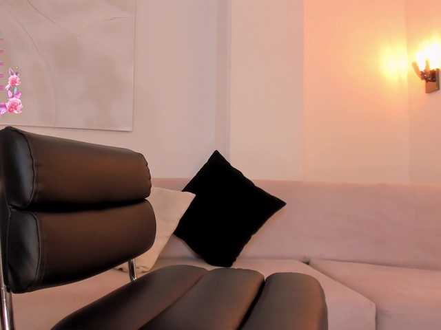 JuanitaClay's BongaCams show and profile