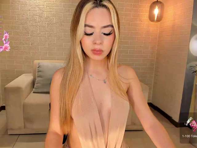 JuanitaClay's BongaCams show and profile