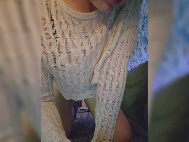 le modèle MyLittlegi est en webcam porno dans un show sur le site bongacams, il possède les tags suivants: White/Caucasian,Brunette,Shaved