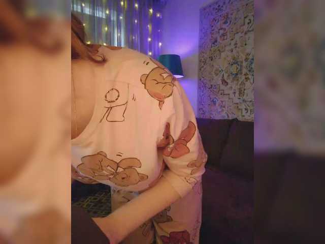 le modèle MyLittlegi est en webcam porno dans un show sur le site bongacams, il possède les tags suivants: White/Caucasian,Brunette,Shaved