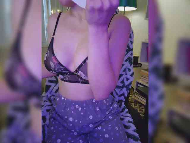 MyLittlegi's webcam live show