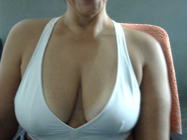 volupmilf's BongaCams show and profile