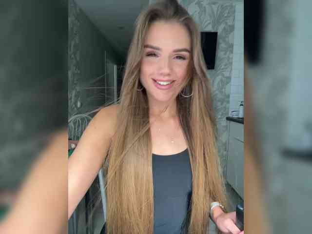 SweetyMia webcam