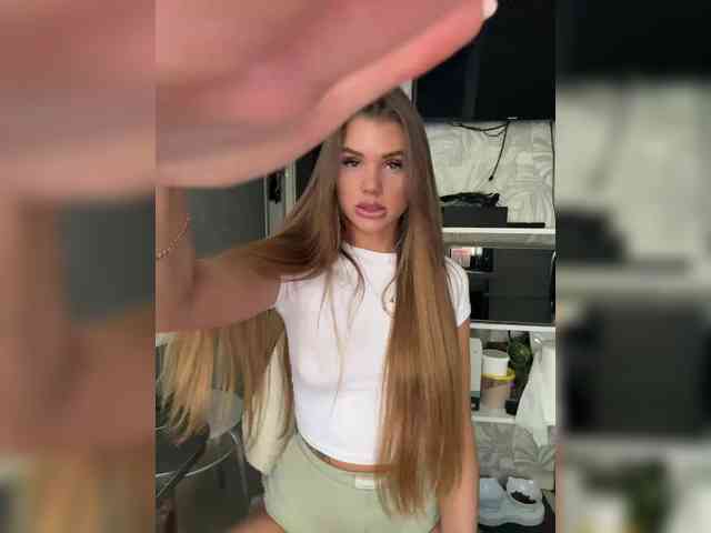 SweetyMia webcam