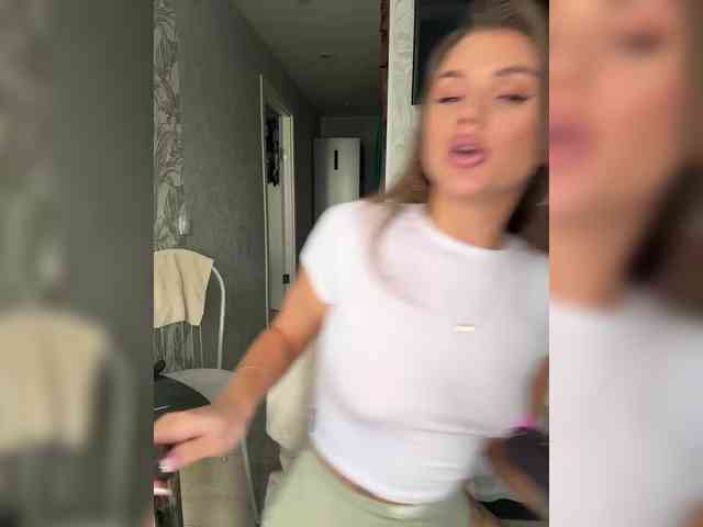 SweetyMia webcam