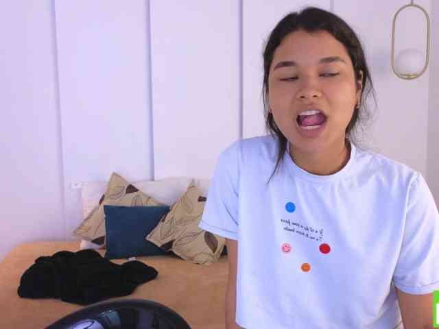 sexychanell-1 webcam