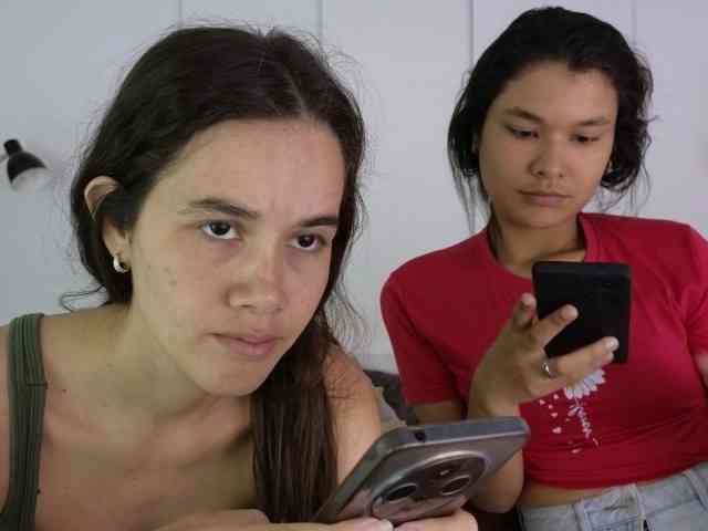 sexychanell-1 webcam