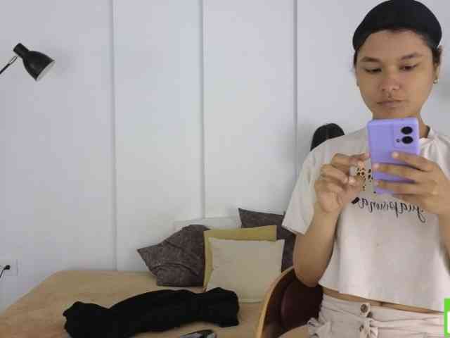 sexychanell-1 webcam