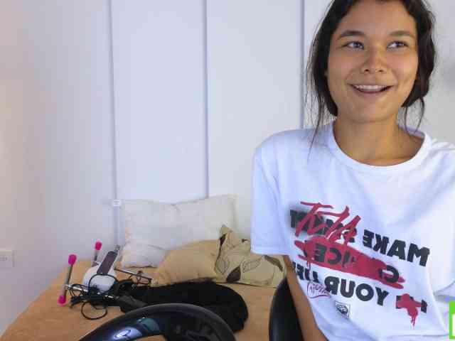 sexychanell-1 webcam