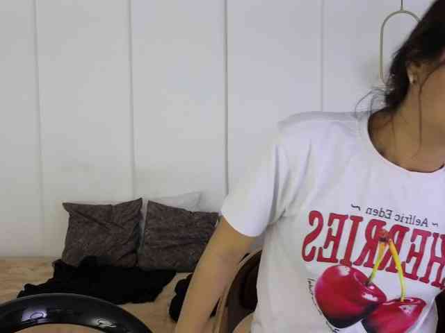 sexychanell-1 webcam