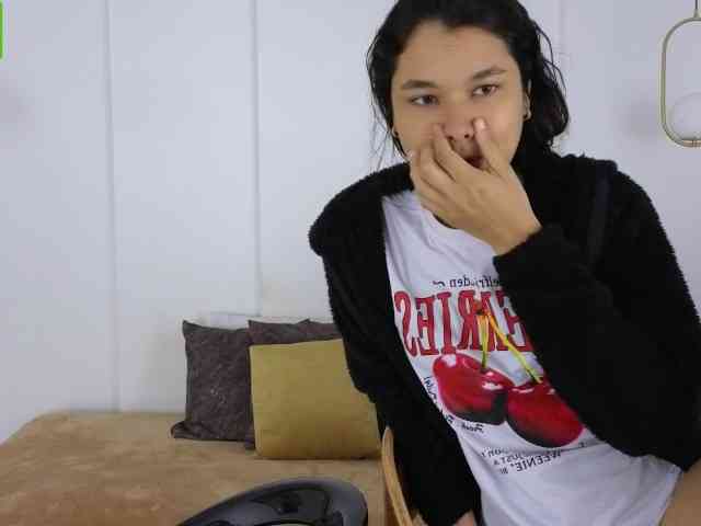 sexychanell-1 webcam