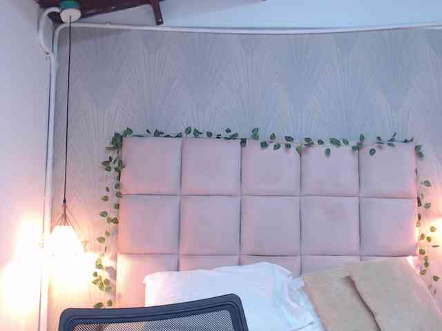 ALEXXA-CURVY webcam