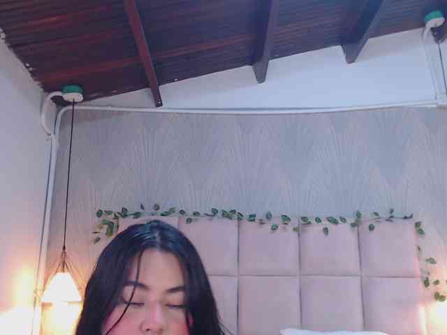 ALEXXA-CURVY webcam
