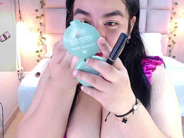 ALEXXA-CURVY webcam