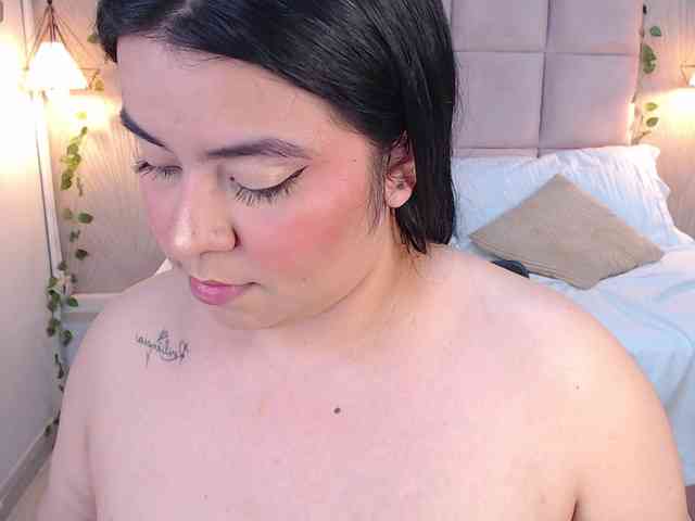 ALEXXA-CURVY webcam