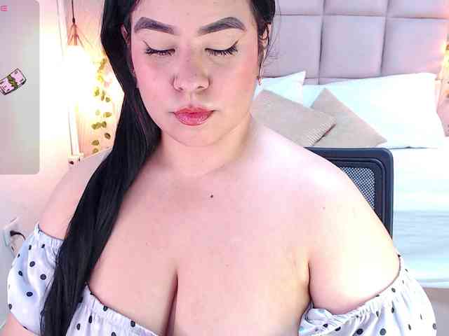 ALEXXA-CURVY webcam