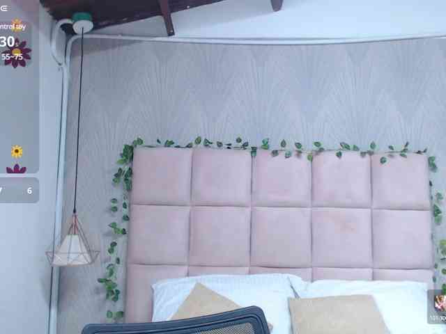 ALEXXA-CURVY webcam