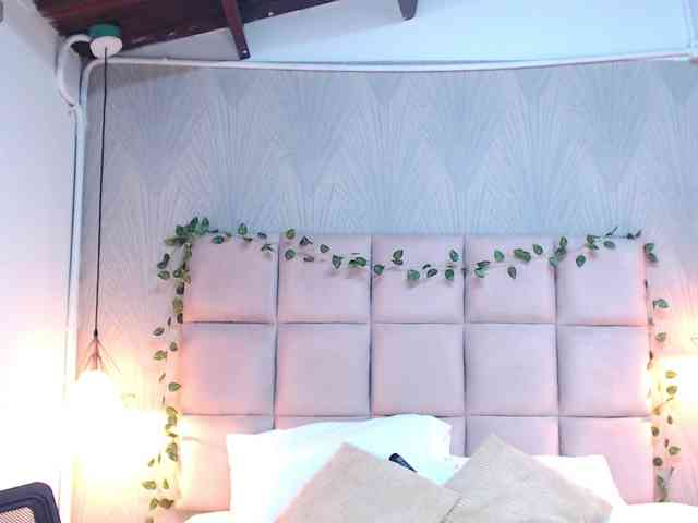 ALEXXA-CURVY webcam
