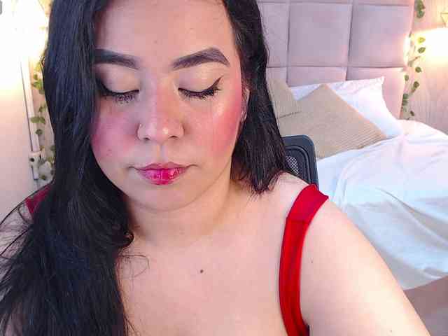 ALEXXA-CURVY webcam