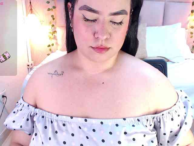 ALEXXA-CURVY webcam