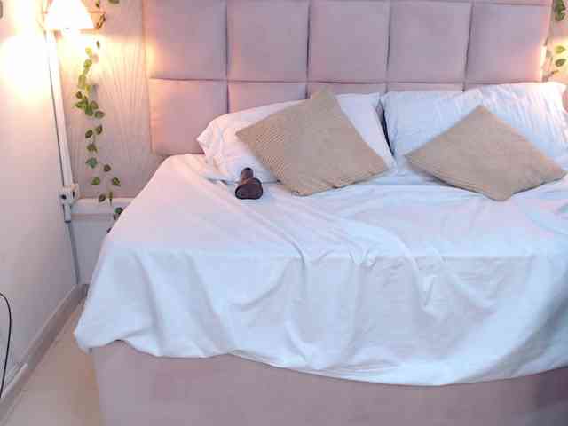 ALEXXA-CURVY webcam