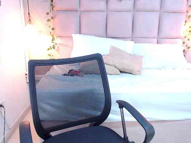 ALEXXA-CURVY webcam