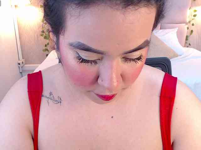 ALEXXA-CURVY webcam
