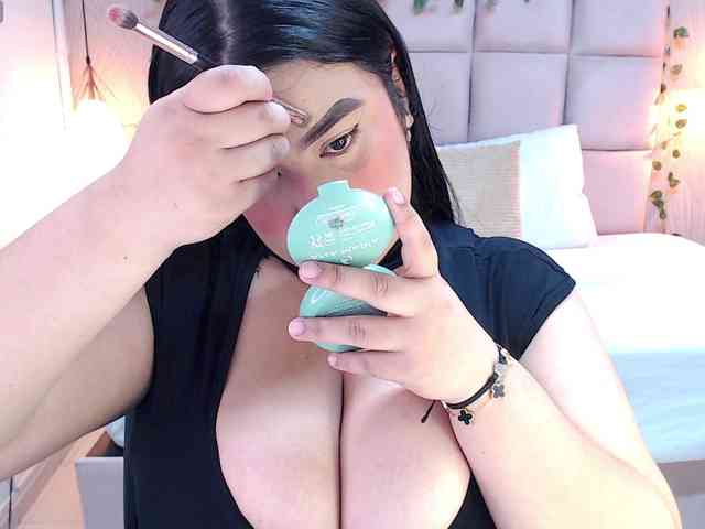 ALEXXA-CURVY webcam