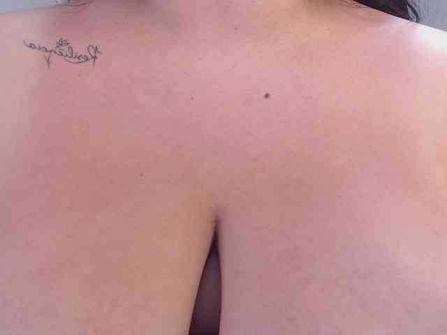 ALEXXA-CURVY webcam