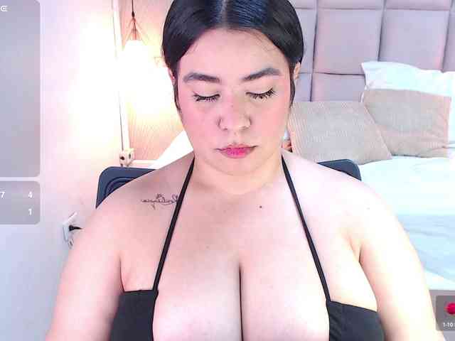 ALEXXA-CURVY webcam