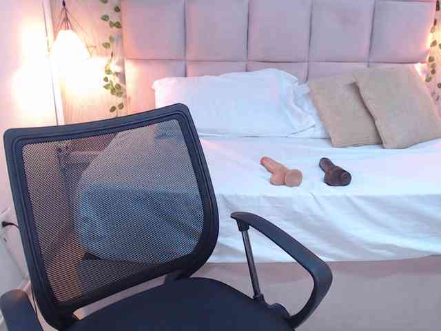 ALEXXA-CURVY webcam