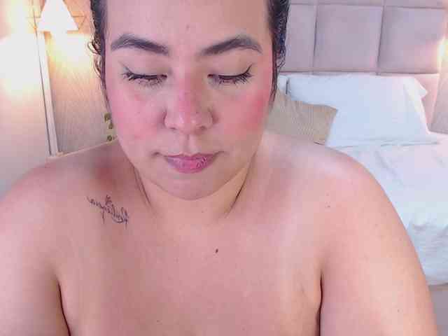 ALEXXA-CURVY webcam