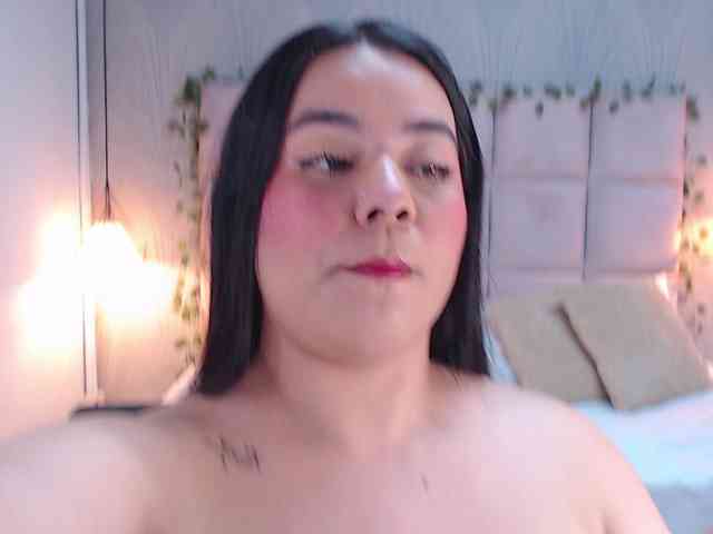 ALEXXA-CURVY webcam