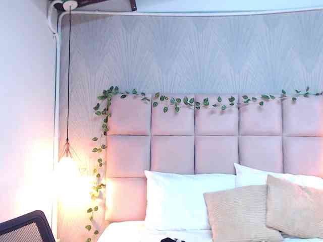 ALEXXA-CURVY webcam