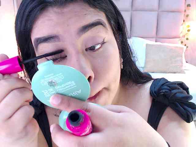ALEXXA-CURVY webcam