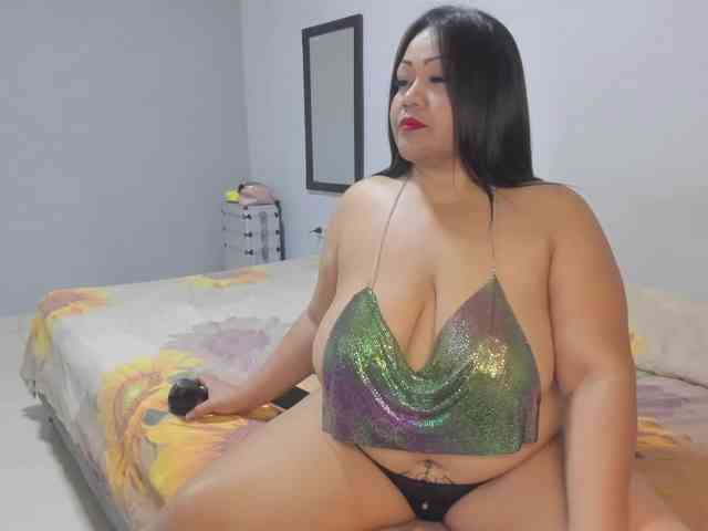 upskirt webcam Luana-wilding