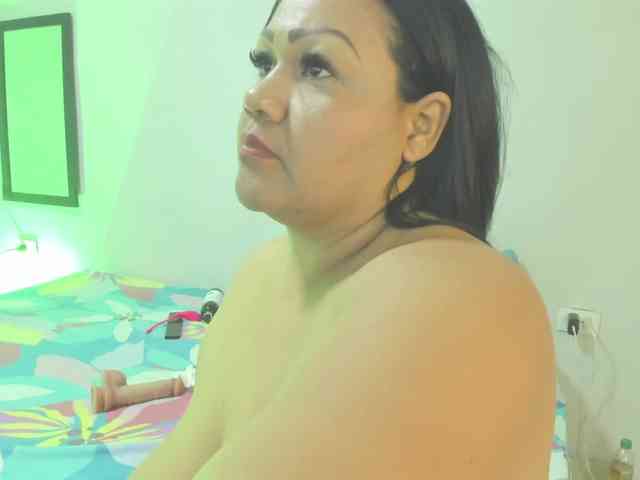 Luana-wilding Live Webcam on BongaCams