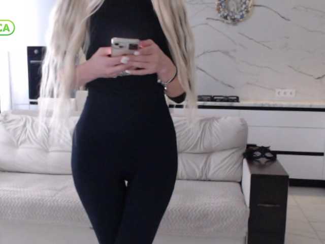 Elsa77's BongaCams show and profile